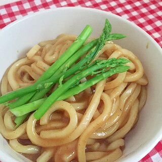 アスパラをのせてカレーうどん☆